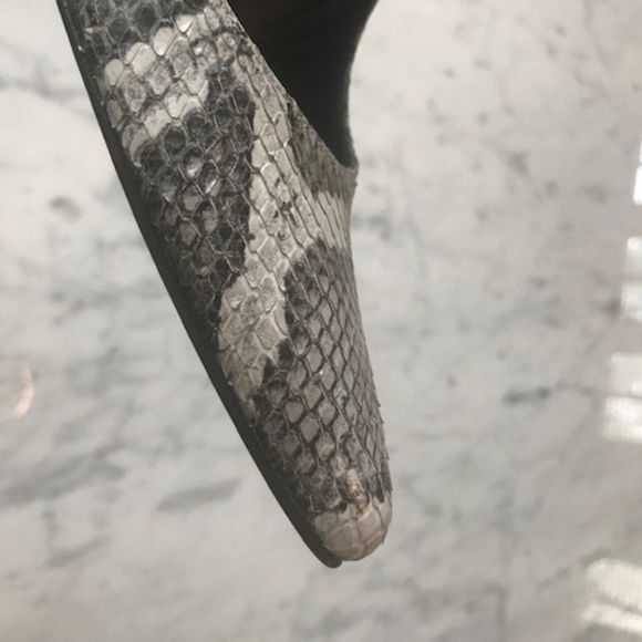 Stuart Weitzman - Picture 15 of 16